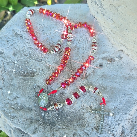 Elegant Red and Silver Beaded Necklace - Picture 2 of 2